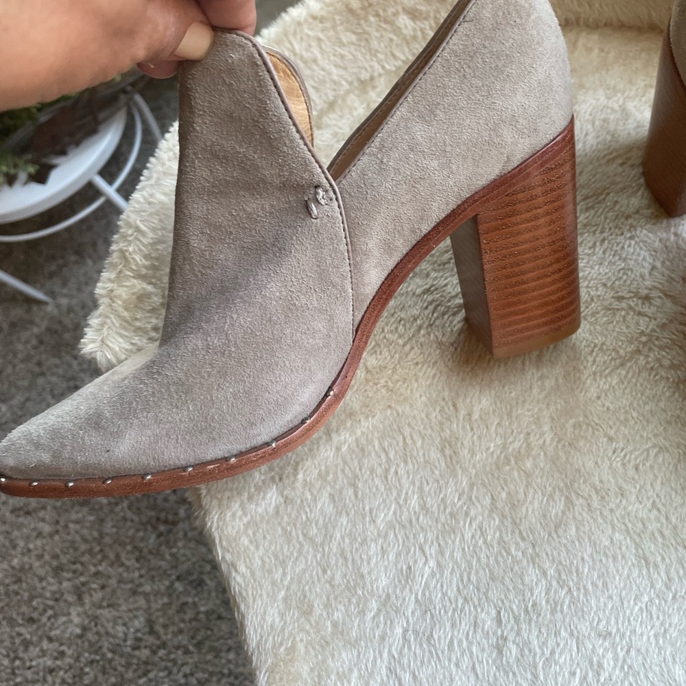 Schutz Suede Woman’s Shoes in Sz 7 with a leather Sole - Picture 6 of 10